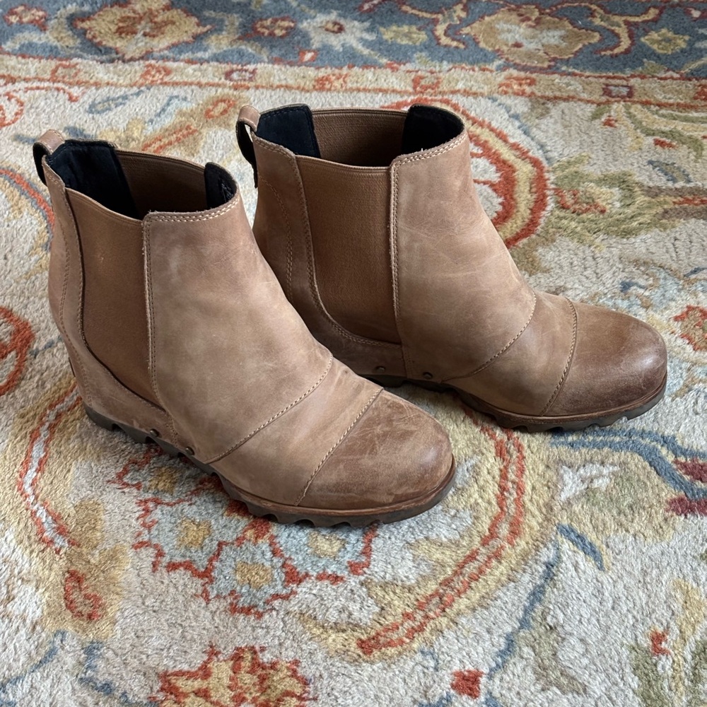 Women’s Sorel Lea Wedge Boots.